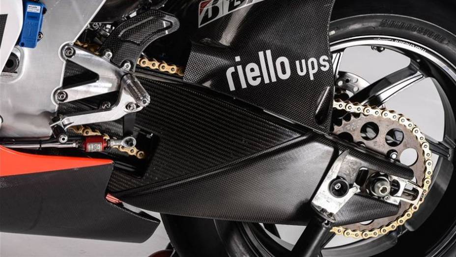 Close na roda da novidade da Ducati | <a href="https://gutenberg.quatrorodas.abril.com.br/moto/noticias/ducati-apresenta-desmosedici-gp13-731607.shtml" rel="migration">Leia mais</a>