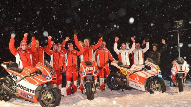 Próxima sessão de testes ocorre entre 5 e 7 de fevereiro, em Sepang | <a href="https://gutenberg.quatrorodas.abril.com.br/moto/noticias/ducati-apresenta-desmosedici-gp13-731607.shtml" rel="migration">Leia mais</a> Próxima sessão de testes ocorre entre 5 e 7 de fevereiro, em Sepang | <a href="https://gutenberg.quatrorodas.abril.com.br/moto/noticias/ducati-apresenta-desmosedici-gp13-731607.shtml" rel="migration">Leia mais</a>