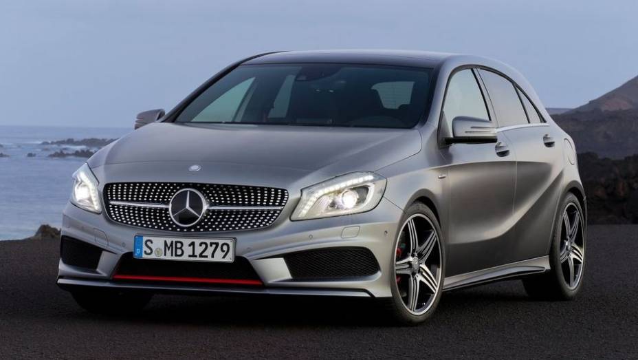 CARRO DO ANO - Mercedes-Benz Classe A | <a href="https://gutenberg.quatrorodas.abril.com.br/noticias/mercado/finalistas-premio-carro-mundial-2013-sao-revelados-732525.shtml" rel="migration">Leia mais</a>