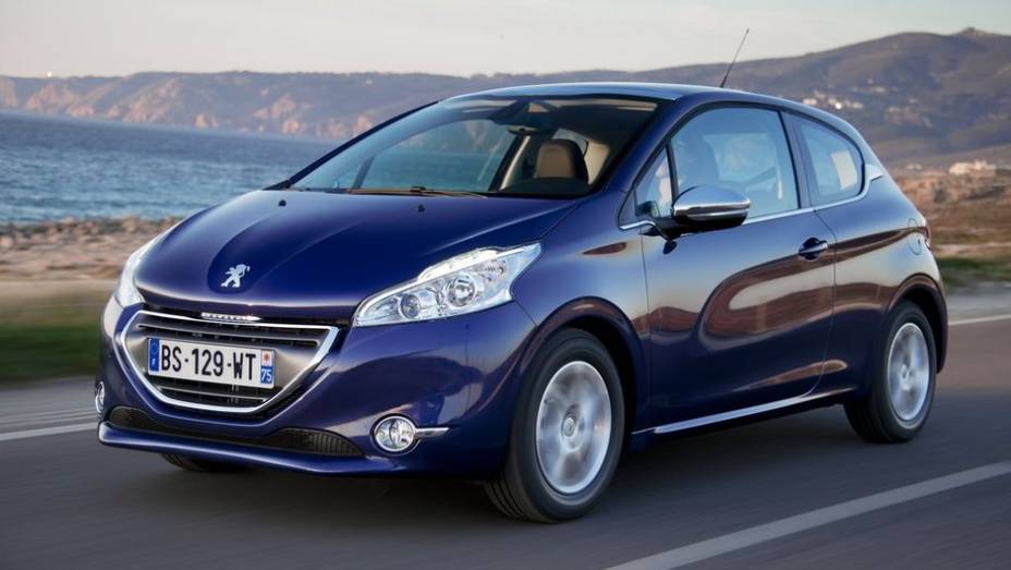 CARRO DO ANO - Peugeot 208 | <a href="https://gutenberg.quatrorodas.abril.com.br/noticias/mercado/finalistas-premio-carro-mundial-2013-sao-revelados-732525.shtml" rel="migration">Leia mais</a>