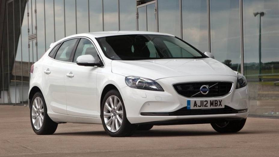 CARRO DO ANO - Volvo V40 | <a href="https://gutenberg.quatrorodas.abril.com.br/noticias/mercado/finalistas-premio-carro-mundial-2013-sao-revelados-732525.shtml" rel="migration">Leia mais</a>