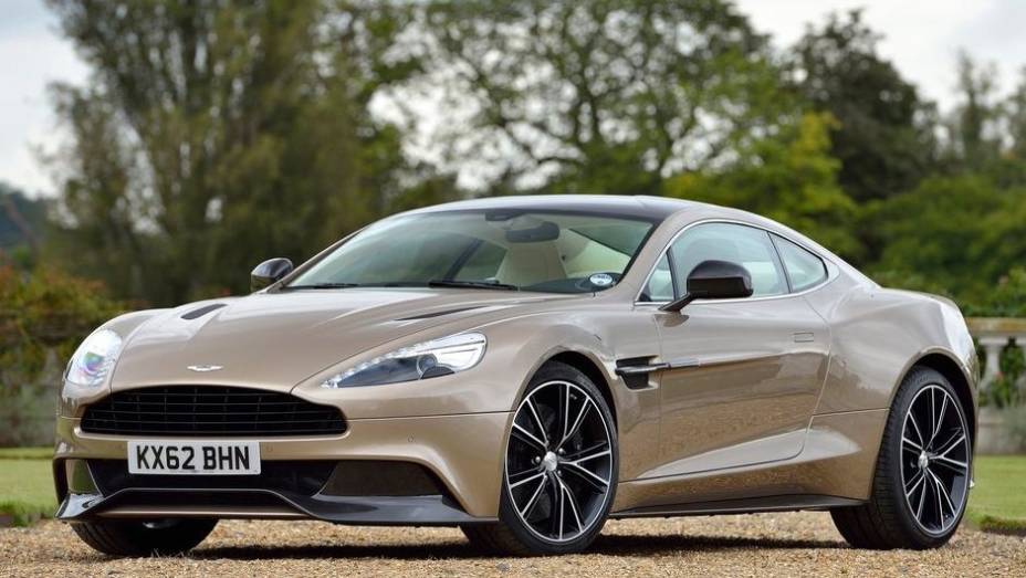 CARRO DE PERFORMANCE - Aston Martin Vanquish | <a href="https://gutenberg.quatrorodas.abril.com.br/noticias/mercado/finalistas-premio-carro-mundial-2013-sao-revelados-732525.shtml" rel="migration">Leia mais</a>