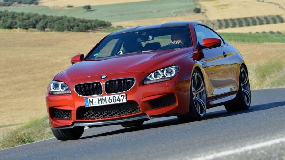 CARRO DE PERFORMANCE - BMW M6 Coupe / Convertible | <a href="https://gutenberg.quatrorodas.abril.com.br/noticias/mercado/finalistas-premio-carro-mundial-2013-sao-revelados-732525.shtml" rel="migration">Leia mais</a>