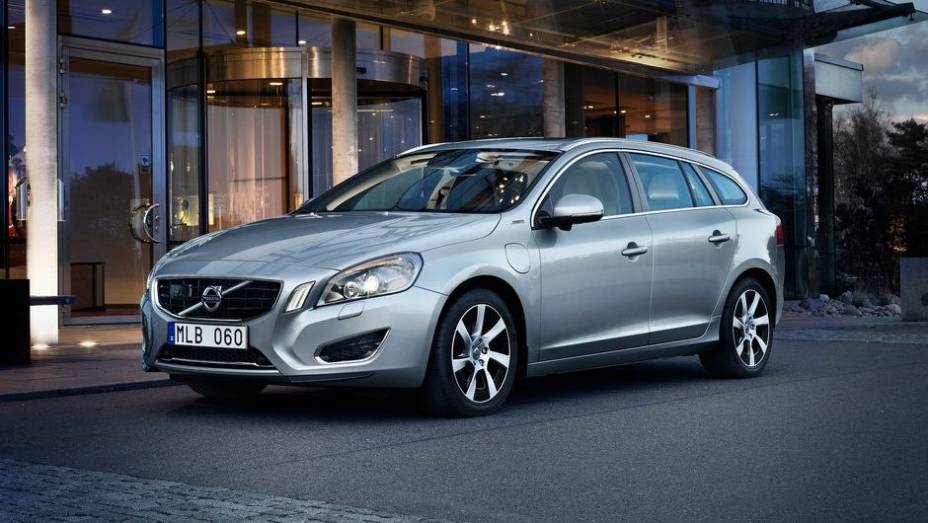 CARRO "VERDE" - Volvo V60 Plug-in Hybrid Diesel | <a href="https://gutenberg.quatrorodas.abril.com.br/noticias/mercado/finalistas-premio-carro-mundial-2013-sao-revelados-732525.shtml" rel="migration">Leia mais</a>