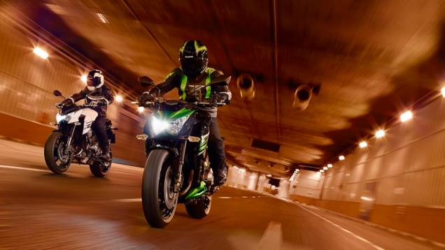 A Kawasaki confirmou a chegada da nova geração da Z800 ao Brasil | <a href="https://gutenberg.quatrorodas.abril.com.br/moto/noticias/kawasaki-traz-nova-z800-ao-brasil-732675.shtml" rel="migration">Leia mais</a> A Kawasaki confirmou a chegada da nova geração da Z800 ao Brasil | <a href="https://gutenberg.quatrorodas.abril.com.br/moto/noticias/kawasaki-traz-nova-z800-ao-brasil-732675.shtml" rel="migration">Leia mais</a>