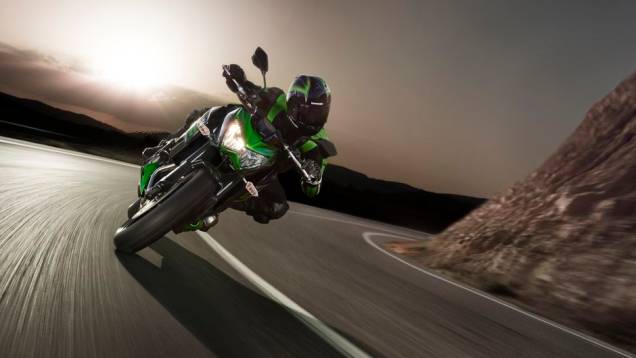 Lançada no final do ano passado, durante o Salão de Colônia, a moto revitaliza a linha Z da fabricante japonesa com novidades no design | <a href="%20https://gutenberg.quatrorodas.abril.com.br/moto/noticias/kawasaki-traz-nova-z800-ao-brasil-732675.shtml" rel="migration">Leia mais</a> Lançada no final do ano passado, durante o Salão de Colônia, a moto revitaliza a linha Z da fabricante japonesa com novidades no design | <a href="%20https://gutenberg.quatrorodas.abril.com.br/moto/noticias/kawasaki-traz-nova-z800-ao-brasil-732675.shtml" rel="migration">Leia mais</a>