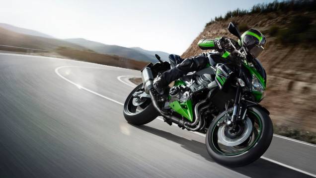 O motor da Z800 é de 806 cc (58 a mais que a antecessora), o que propicia potência de 113 cavalos e torque de 8,5 kgfm | <a href="%20https://gutenberg.quatrorodas.abril.com.br/moto/noticias/kawasaki-traz-nova-z800-ao-brasil-732675.shtml" rel="migration">Leia mais</a> O motor da Z800 é de 806 cc (58 a mais que a antecessora), o que propicia potência de 113 cavalos e torque de 8,5 kgfm | <a href="%20https://gutenberg.quatrorodas.abril.com.br/moto/noticias/kawasaki-traz-nova-z800-ao-brasil-732675.shtml" rel="migration">Leia mais</a>