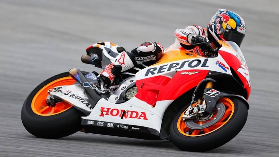 Dani Pedrosa foi o mais rápido na primeira sessão de testes de pré-temporada da MotoGP | <a href="https://gutenberg.quatrorodas.abril.com.br/moto/noticias/motogp-pedrosa-lidera-primeiro-dia-testes-732984.shtml" rel="migration">Leia mais</a>