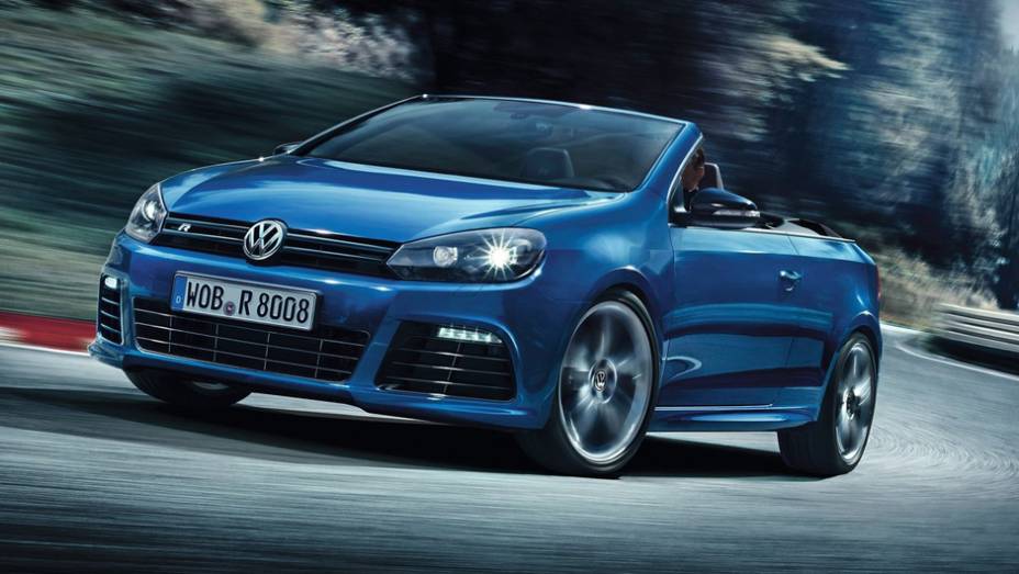 A Volkswagen revelou o novo Golf R Cabriolet | <a href="https://gutenberg.quatrorodas.abril.com.br/saloes/genebra/2013/vw-golf-r-cabriolet-734722.shtml" rel="migration">Leia mais</a>