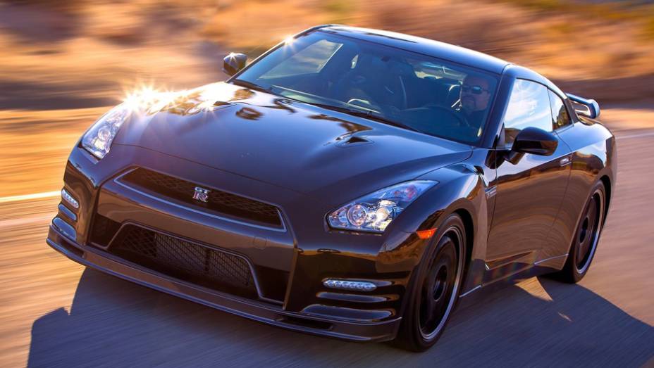 O GT-R Track Edition ganhou novo kit aerodinâmico, com destaque para o spoiler dianteiro com entradas de ar | <a href="%20https://gutenberg.quatrorodas.abril.com.br/noticias/fabricantes/nissan-revela-gt-r-track-edition-733328.shtml" rel="migration">Leia mais</a> O GT-R Track Edition ganhou novo kit aerodinâmico, com destaque para o spoiler dianteiro com entradas de ar | <a href="%20https://gutenberg.quatrorodas.abril.com.br/noticias/fabricantes/nissan-revela-gt-r-track-edition-733328.shtml" rel="migration">Leia mais</a>