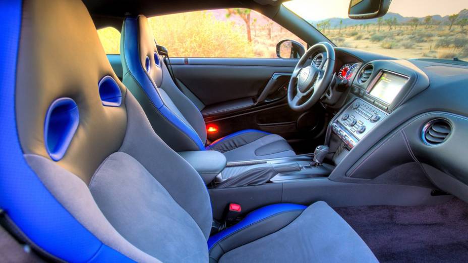 Bancos esportivos do GT-R Track Edition | <a href="https://gutenberg.quatrorodas.abril.com.br/noticias/fabricantes/nissan-revela-gt-r-track-edition-733328.shtml" rel="migration">Leia mais</a> Bancos esportivos do GT-R Track Edition | <a href="https://gutenberg.quatrorodas.abril.com.br/noticias/fabricantes/nissan-revela-gt-r-track-edition-733328.shtml" rel="migration">Leia mais</a>