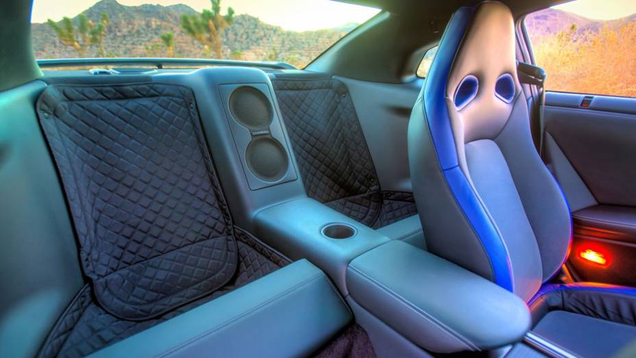 Repare que os bancos traseiros foram retirados para colaborar na diminuição do peso | <a href="https://gutenberg.quatrorodas.abril.com.br/noticias/fabricantes/nissan-revela-gt-r-track-edition-733328.shtml" rel="migration">Leia mais</a> Repare que os bancos traseiros foram retirados para colaborar na diminuição do peso | <a href="https://gutenberg.quatrorodas.abril.com.br/noticias/fabricantes/nissan-revela-gt-r-track-edition-733328.shtml" rel="migration">Leia mais</a>