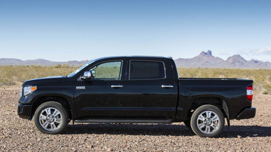 Por outro lado, as opções de motorização da Tundra permanecem as mesmas no modelo anterior | <a href="https://gutenberg.quatrorodas.abril.com.br/noticias/fabricantes/toyota-enfim-apresenta-nova-tundra-733332.shtml" rel="migration">Leia mais</a>