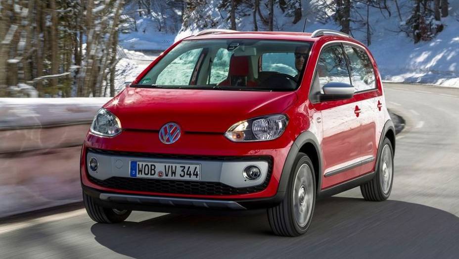 É a versão aventureira do já conhecido hatch urbano que roda em diversos mercados | <a href="%20https://gutenberg.quatrorodas.abril.com.br/saloes/genebra/2013/vw-cross-up-734147.shtml" rel="migration">Leia mais</a>