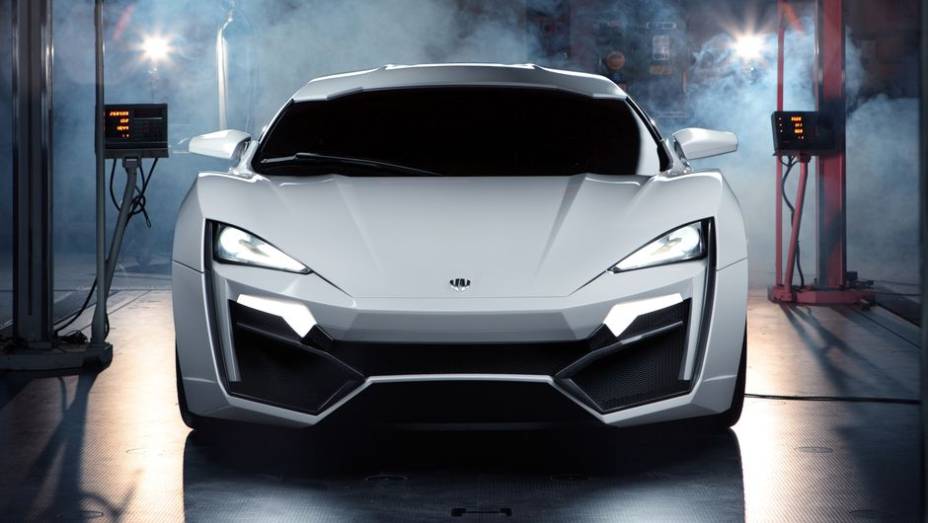 O LykanHypersport promete andar na frente de rivais mais badalados | <a href="https://gutenberg.quatrorodas.abril.com.br/noticias/fabricantes/superesportivo-feito-catar-chega-2013-731809.shtml" rel="migration">Leia mais</a>