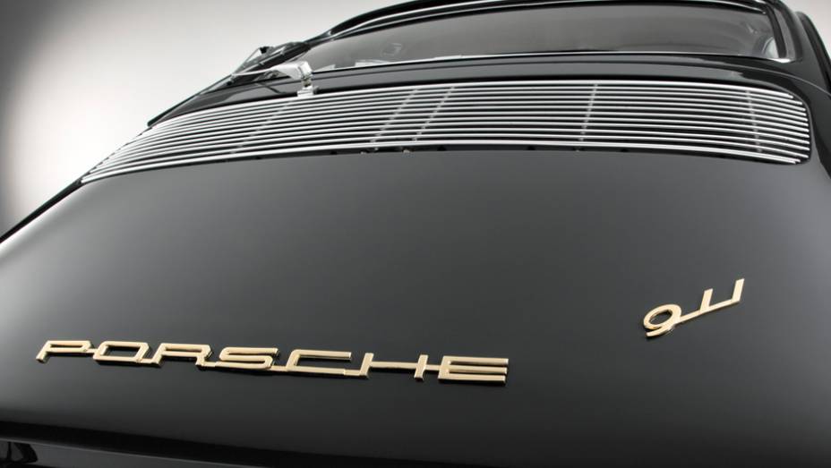 O primeiro 911 foi apresentado como protótipo no Salão de Frankfurt de 1963, com o nome 901 | <a href="https://gutenberg.quatrorodas.abril.com.br/noticias/fabricantes/porsche-celebra-50-anos-911-733368.shtml" rel="migration">Leia mais</a>