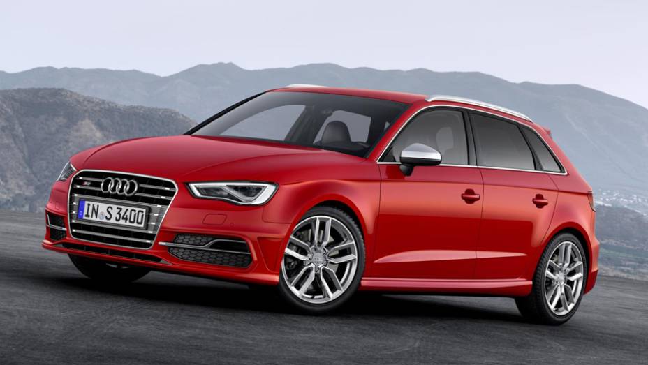 Poucos meses após mostrar o novo S3 duas portas, a Audi apresenta o repaginado S3 Sportback | <a href="%20https://gutenberg.quatrorodas.abril.com.br/saloes/genebra/2013/audi-s3-sportback-734757.shtml" rel="migration">Leia mais</a>