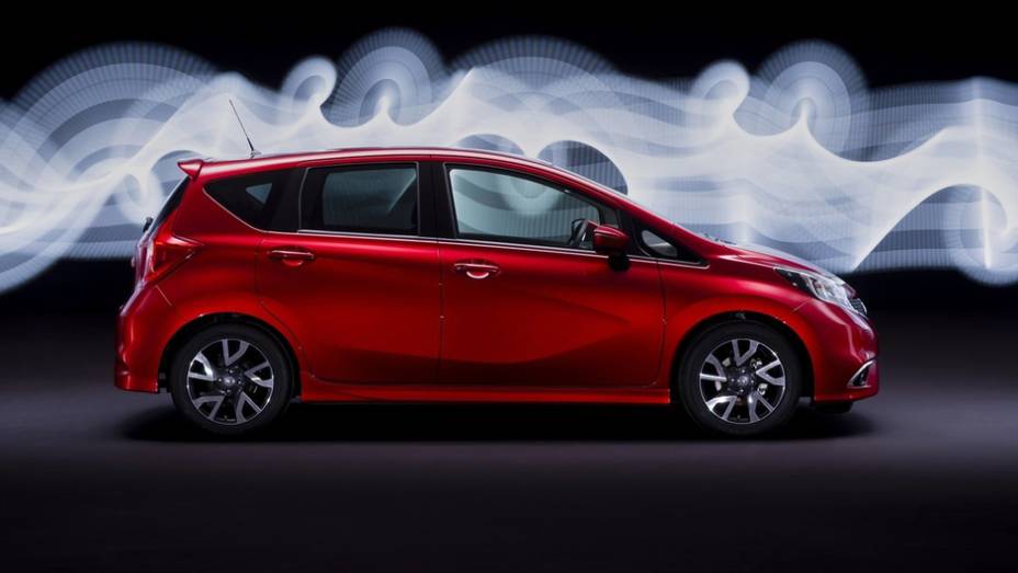 Ele &eacute; classificado pela Nissan como um "hatchback" | <a href="https://gutenberg.quatrorodas.abril.com.br/saloes/genebra/2013/nissan-note-734148.shtml" rel="migration">Leia mais</a>