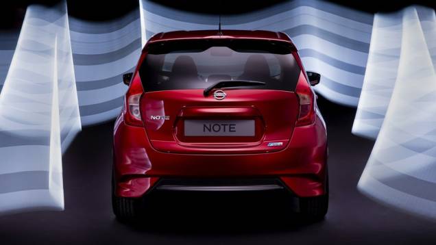 Seu consumo médio informado pela Nissan é de 27,7 km/l | <a href="https://gutenberg.quatrorodas.abril.com.br/saloes/genebra/2013/nissan-note-734148.shtml" rel="migration">Leia mais</a> Seu consumo médio informado pela Nissan é de 27,7 km/l | <a href="https://gutenberg.quatrorodas.abril.com.br/saloes/genebra/2013/nissan-note-734148.shtml" rel="migration">Leia mais</a>