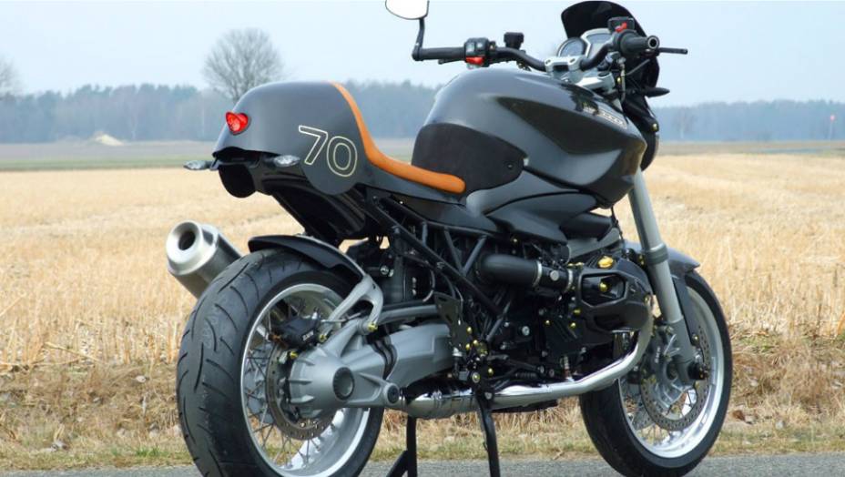 BMW R1200 CR-T da Metisse tomou como base a BMW R1200 R. <a href="https://gutenberg.quatrorodas.abril.com.br/moto/noticias/bmw-r1200-cr-t-customizada-metisse-734221.shtml" rel="migration">Leia mais</a>