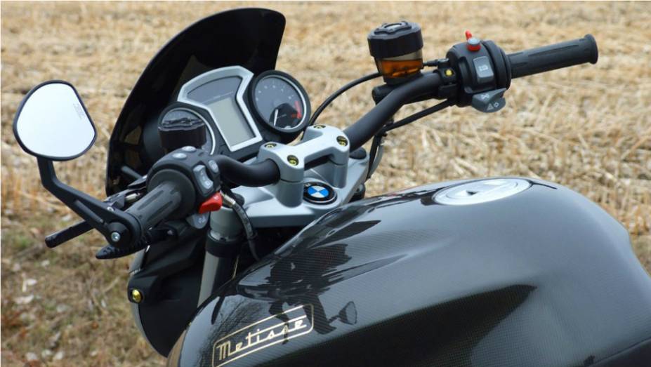 BMW R1200 CR-T, customizada por Metisse. <a href="https://gutenberg.quatrorodas.abril.com.br/moto/noticias/bmw-r1200-cr-t-customizada-metisse-734221.shtml" rel="migration">Leia mais</a>