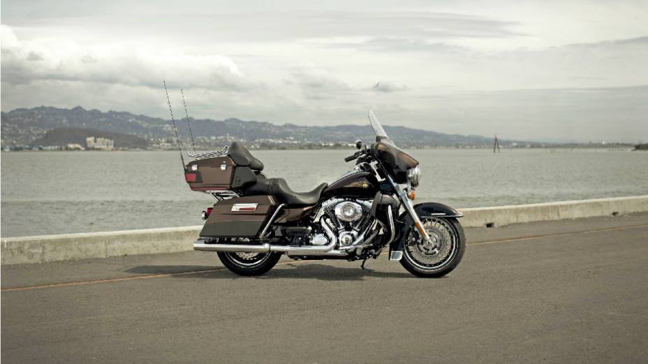 Harley-Davidson Electra Glide Ultra Limited 110th Anniversary Edition . <a href="https://gutenberg.quatrorodas.abril.com.br/moto/noticias/harley-davidson-faz-110-anos-prepara-festa-734354.shtml" rel="migration">Leia mais</a>