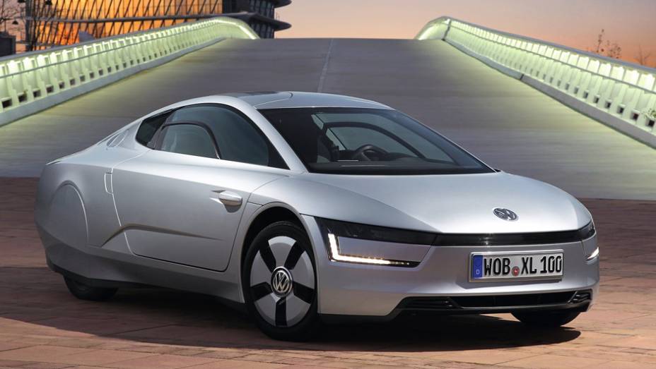 A Volkswagen revelou novos dados técnicos sobre o XL1, modelo supereconômico da marca alemã | <a href="%20https://gutenberg.quatrorodas.abril.com.br/saloes/genebra/2013/vw-xl1-734390.shtml" rel="migration">Leia mais</a>