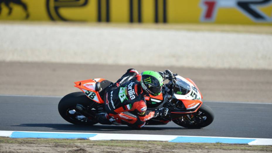 Aprilia domina corridas em Phillip Island. <a href="https://gutenberg.quatrorodas.abril.com.br/moto/noticias/sbk-aprilia-domina-corridas-phillip-island-734484.shtml" rel="migration">Leia mais</a>