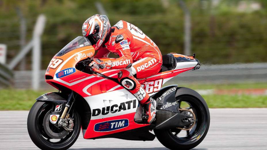 Nicky Hayden levou sua Ducati ao nono lugar em Sepang. <a href="https://gutenberg.quatrorodas.abril.com.br/moto/noticias/motogp-pedrosa-mais-rapido-sepang-734603.shtml" rel="migration">Leia mais</a>