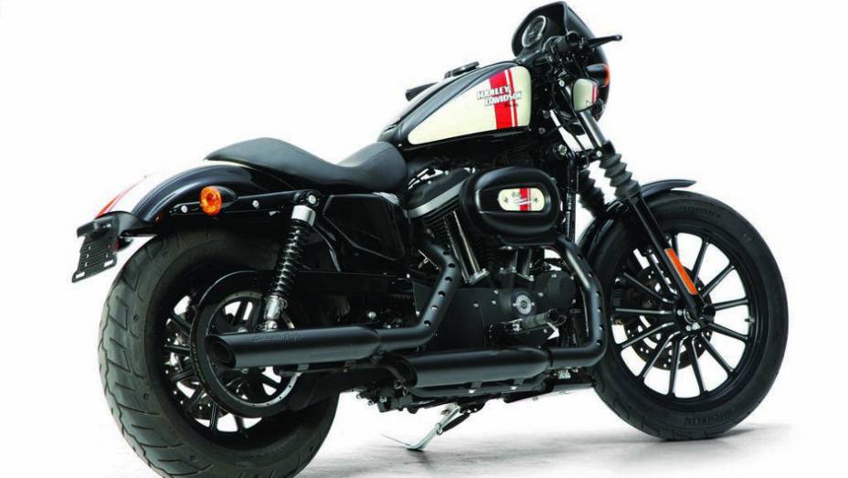 Existem apenas 25 unidades da Harley-Davidson Iron 883 Quarter Mile 2013. O preço? 12.250 euros. <a href="%20https://gutenberg.quatrorodas.abril.com.br/moto/noticias/h-dlanca-edicoes-limitadas-espanha-734778.shtml" rel="migration">Leia mais</a>