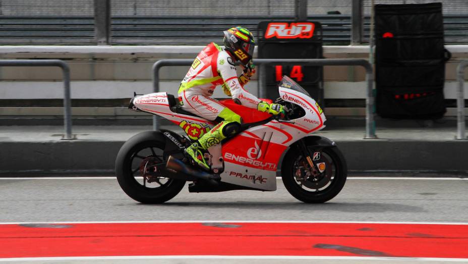 Andrea Iannone (Energy T.I. Pramac Racing Team) fez o 11º tempo. <a href="https://gutenberg.quatrorodas.abril.com.br/moto/noticias/motogp-lorenzo-supera-pedrosa-sepang-734732.shtml" rel="migration">Leia mais</a>