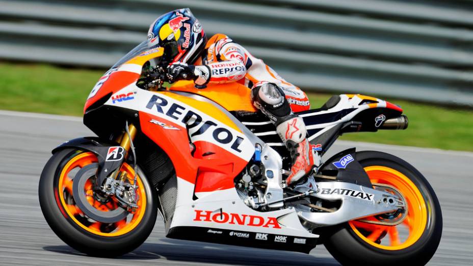 Dani Pedrosa (Repsol Honda Team) liderou o último dia em Sepang. <a href="https://gutenberg.quatrorodas.abril.com.br/moto/noticias/motogp-pedrosa-lidera-ultimo-dia-sepang-734820.shtml" rel="migration">Leia mais</a>