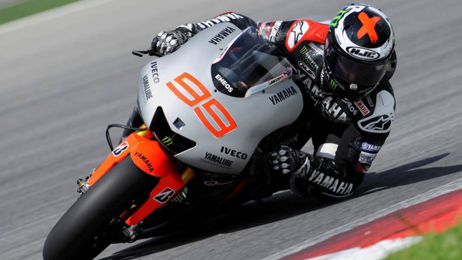 Jorge Lorenzo (Yamaha Factory Racing Team) ficou em terceiro no último dia em Sepang, mas fez o melhor tempo dos testes na quarta-feira. <a href="%20https://gutenberg.quatrorodas.abril.com.br/moto/noticias/motogp-pedrosa-lidera-ultimo-dia-sepang-734820.shtml" rel="migration">Leia mai</a>