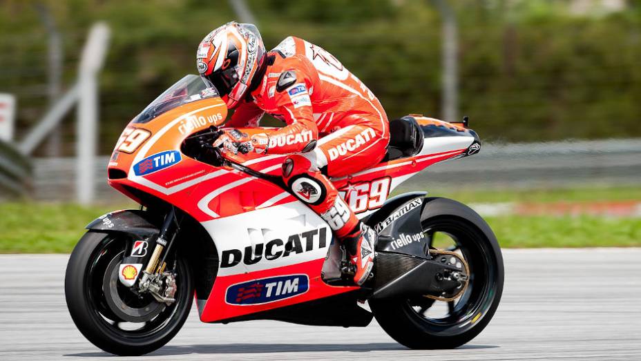 Nicky Hayden (Ducati Team) ficou atrás do seu companheiro de equipe no último dia de testes em Sepang. <a href="%20https://gutenberg.quatrorodas.abril.com.br/moto/noticias/motogp-pedrosa-lidera-ultimo-dia-sepang-734820.shtml" rel="migration">Leia mais</a>