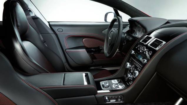 O Rapide S não deve sofrer alterações no valor praticado no Reino Unido | <a href="https://gutenberg.quatrorodas.abril.com.br/saloes/genebra/2013/aston-martin-rapide-s-2013-734925.shtml" rel="migration">Leia mais</a> O Rapide S não deve sofrer alterações no valor praticado no Reino Unido | <a href="https://gutenberg.quatrorodas.abril.com.br/saloes/genebra/2013/aston-martin-rapide-s-2013-734925.shtml" rel="migration">Leia mais</a>