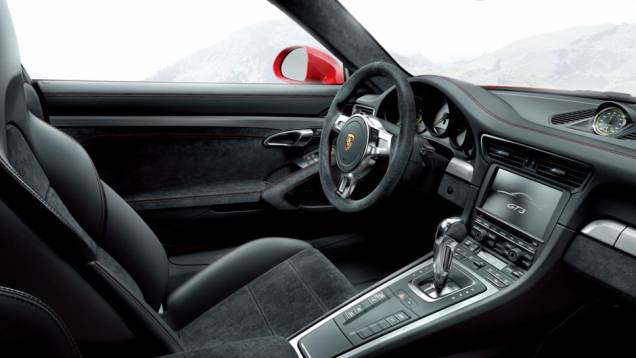 A marca ainda não revelou as opções de motorização do novo 911 GT3 | <a href="https://gutenberg.quatrorodas.abril.com.br/saloes/genebra/2013/porsche-911-gt3-735214.shtml" rel="migration">Leia mais</a> A marca ainda não revelou as opções de motorização do novo 911 GT3 | <a href="https://gutenberg.quatrorodas.abril.com.br/saloes/genebra/2013/porsche-911-gt3-735214.shtml" rel="migration">Leia mais</a>