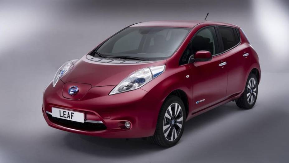 Nissan aproveita o Salão de Genebra para mostrar o modelo 2013 do elétrico Leaf | <a href="https://gutenberg.quatrorodas.abril.com.br/saloes/genebra/2013/nissan-leaf-versao-europeia-735259.shtml" rel="migration">Leia mais</a>