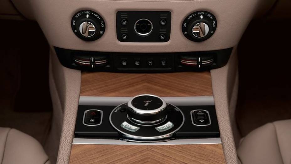 Preço estipulado: 215 mil libras esterlinas | <a href="https://gutenberg.quatrorodas.abril.com.br/saloes/genebra/2013/rolls-royce-wraith-734658.shtml" rel="migration">Leia mais</a> Preço estipulado: 215 mil libras esterlinas | <a href="https://gutenberg.quatrorodas.abril.com.br/saloes/genebra/2013/rolls-royce-wraith-734658.shtml" rel="migration">Leia mais</a>