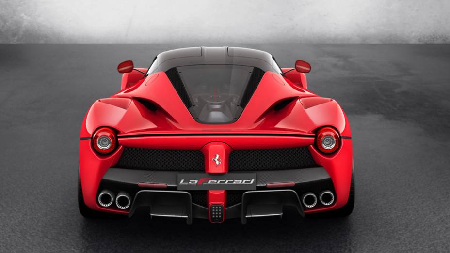 Distribuição de peso é de 51% para a dianteira e 49% para traseira | <a href="https://gutenberg.quatrorodas.abril.com.br/saloes/genebra/2013/ferrari-revela-laferrari-735265.shtml" rel="migration">Leia mais</a>