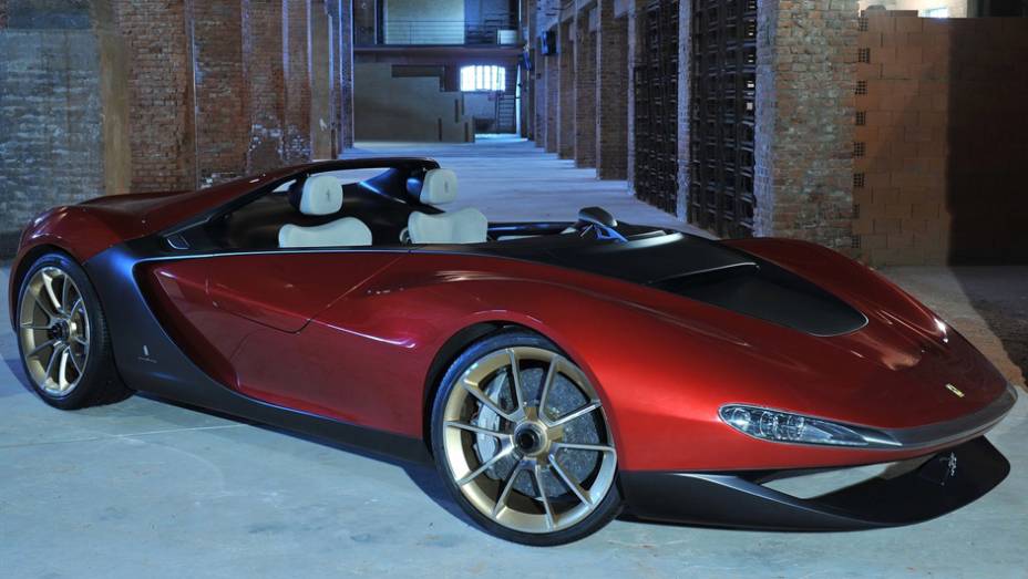 A mecânica do Pininfarina Sergio Concept é baseada na Ferrari 458 Spider | <a href="https://gutenberg.quatrorodas.abril.com.br/saloes/genebra/2013/pininfarina-sergio-concept-735126.shtml" rel="migration">Leia mais</a>