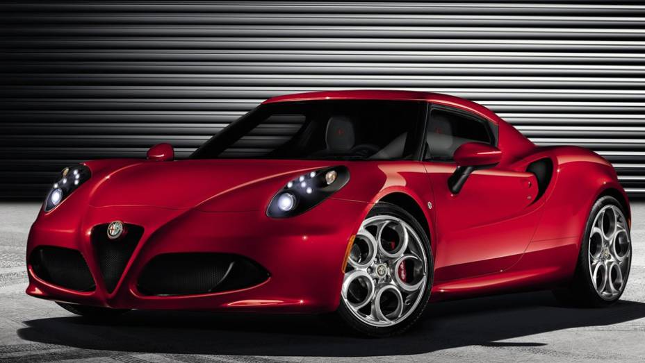 Alfa Romeo 4C | <a href="https://gutenberg.quatrorodas.abril.com.br/saloes/genebra/2013/alfa-romeo-revela-mais-fotos-4c-734491.shtml" rel="migration">Leia mais</a>