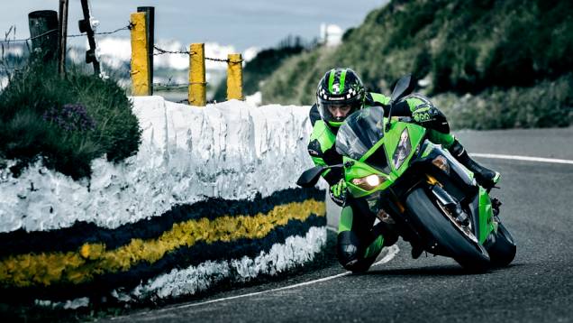 A Kawasaki apresentou a nova Ninja ZX-6R 636 | <a href="https://gutenberg.quatrorodas.abril.com.br/moto/noticias/kawasaki-lanca-nova-ninja-zx-6r-636-brasil-735677.shtml" rel="migration">Leia mais</a> A Kawasaki apresentou a nova Ninja ZX-6R 636 | <a href="https://gutenberg.quatrorodas.abril.com.br/moto/noticias/kawasaki-lanca-nova-ninja-zx-6r-636-brasil-735677.shtml" rel="migration">Leia mais</a>