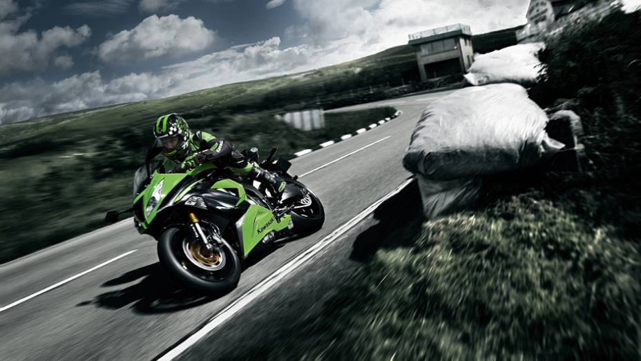 A Kawasaki Ninja ZX-6R 636 2013 é uma moto de pista com melhorias que a tornam mais dócil para o uso urbano | <a href="%20https://gutenberg.quatrorodas.abril.com.br/moto/noticias/kawasaki-lanca-nova-ninja-zx-6r-636-brasil-735677.shtml" rel="migration">Leia mais</a>