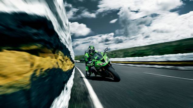A potência máxima atinge 131 cv a 13.500 rpm, ante os 128 cv a 14.000 rpm do modelo anterior | <a href="https://gutenberg.quatrorodas.abril.com.br/moto/noticias/kawasaki-lanca-nova-ninja-zx-6r-636-brasil-735677.shtml" rel="migration">Leia mais</a> A potência máxima atinge 131 cv a 13.500 rpm, ante os 128 cv a 14.000 rpm do modelo anterior | <a href="https://gutenberg.quatrorodas.abril.com.br/moto/noticias/kawasaki-lanca-nova-ninja-zx-6r-636-brasil-735677.shtml" rel="migration">Leia mais</a>