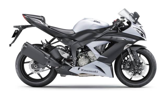 Versão standard da Ninja ZX-6R 636 sai por R$ 49.990,00 | <a href="https://gutenberg.quatrorodas.abril.com.br/moto/noticias/kawasaki-lanca-nova-ninja-zx-6r-636-brasil-735677.shtml" rel="migration">Leia mais</a> Versão standard da Ninja ZX-6R 636 sai por R$ 49.990,00 | <a href="https://gutenberg.quatrorodas.abril.com.br/moto/noticias/kawasaki-lanca-nova-ninja-zx-6r-636-brasil-735677.shtml" rel="migration">Leia mais</a>