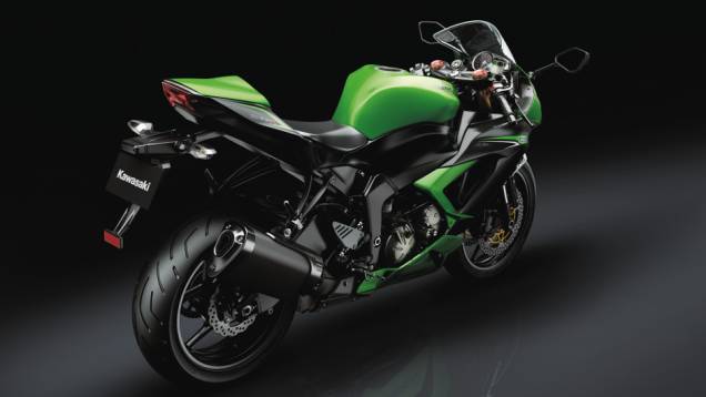 Versão com ABS sai por R$ 52.990,00 e só pode ser encontrada na cor verde | <a href="https://gutenberg.quatrorodas.abril.com.br/moto/noticias/kawasaki-lanca-nova-ninja-zx-6r-636-brasil-735677.shtml" rel="migration">Leia mais</a> Versão com ABS sai por R$ 52.990,00 e só pode ser encontrada na cor verde | <a href="https://gutenberg.quatrorodas.abril.com.br/moto/noticias/kawasaki-lanca-nova-ninja-zx-6r-636-brasil-735677.shtml" rel="migration">Leia mais</a>