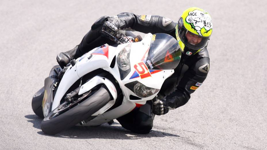 José Luiz Cachorrão garantiu o segundo lugar | <a href="https://gutenberg.quatrorodas.abril.com.br/moto/noticias/maico-teixeira-vence-1a-etapa-superbike-series-brasil-735864.shtml" rel="migration">Leia mais</a>