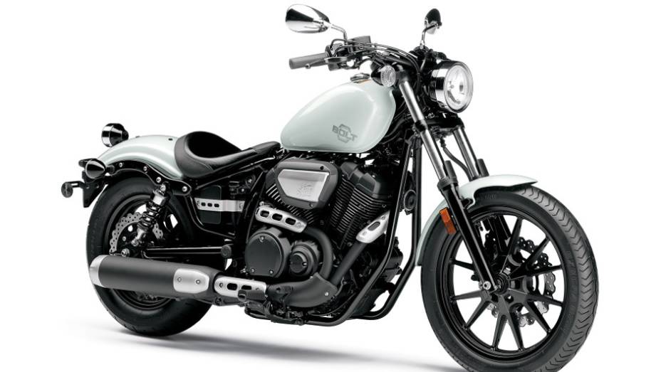 Yamaha lança custom Star Bolt nos EUA. Versão básica está disponível na cor branco pérola | <a href="%20https://gutenberg.quatrorodas.abril.com.br/moto/noticias/yamaha-lanca-custom-star-bolt-eua-735965.shtml" rel="migration">Leia mais</a>