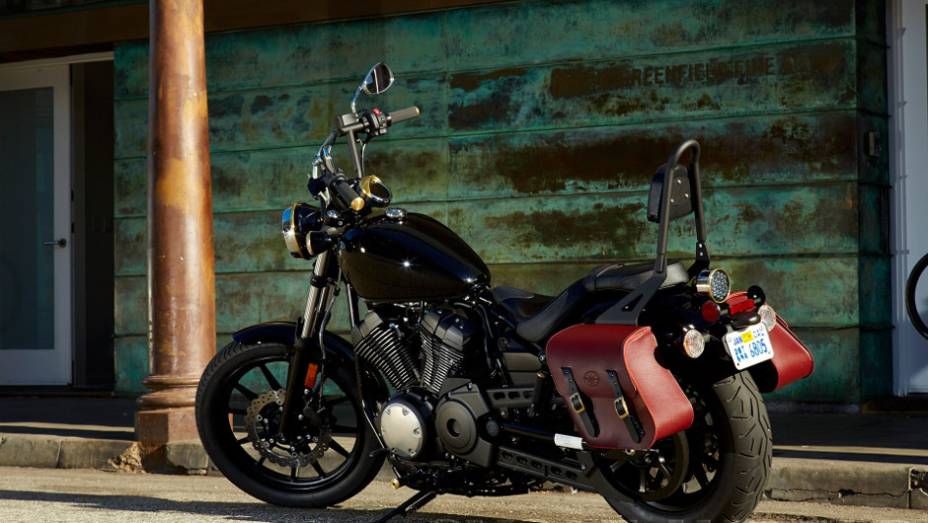 Yamaha Star Bolt na cor preta com acessórios | <a href="https://gutenberg.quatrorodas.abril.com.br/moto/noticias/yamaha-lanca-custom-star-bolt-eua-735965.shtml" rel="migration">Leia mais</a>