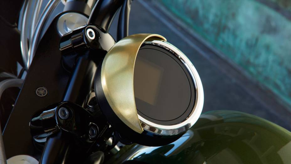 Apesar do visual clássico, a Yamaha Star Bolt conta com painel digital | <a href="https://gutenberg.quatrorodas.abril.com.br/moto/noticias/yamaha-lanca-custom-star-bolt-eua-735965.shtml" rel="migration">Leia mais</a>